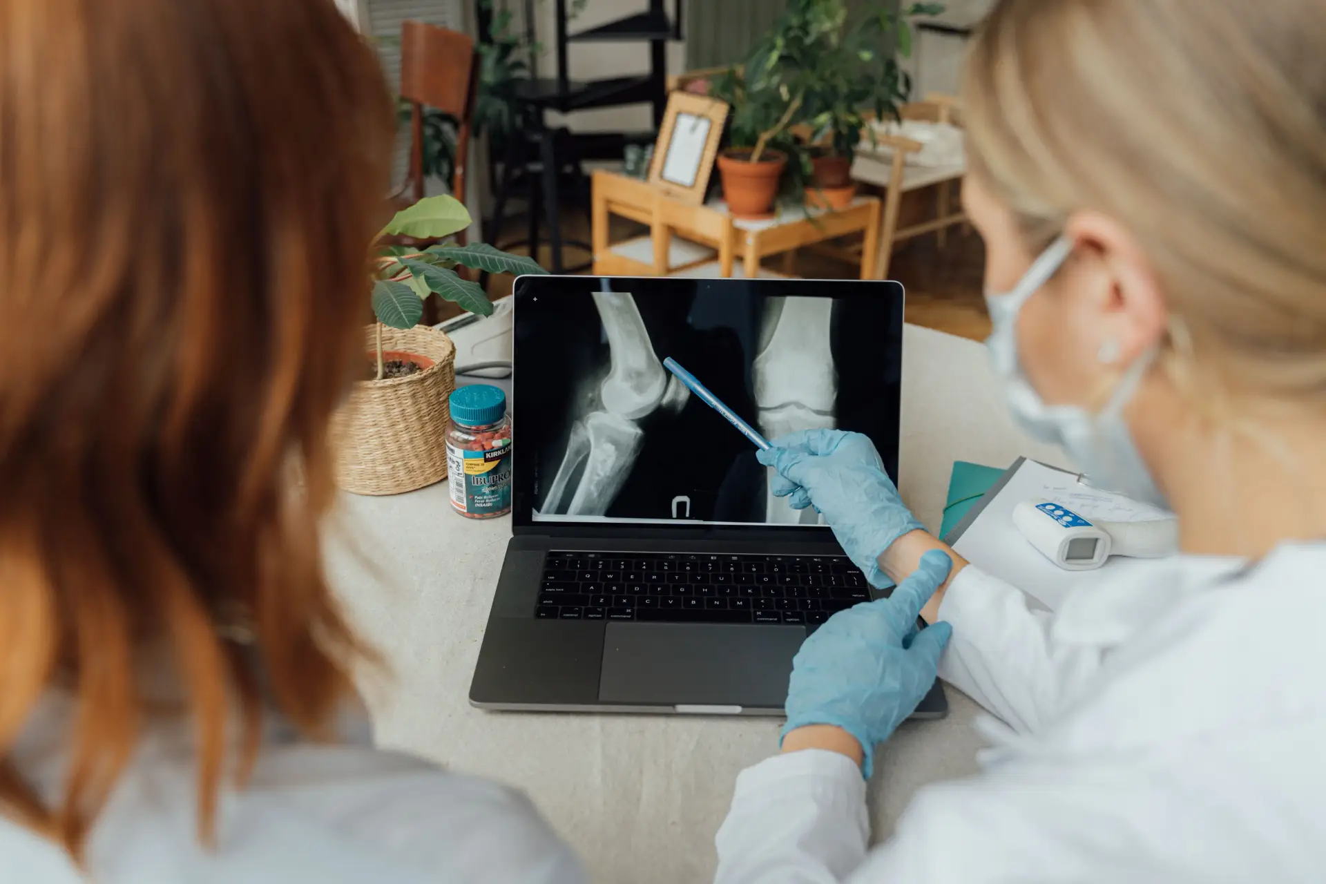 The Difference Between Fractures & Dislocations